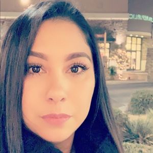 Meet your Posher, Claudia